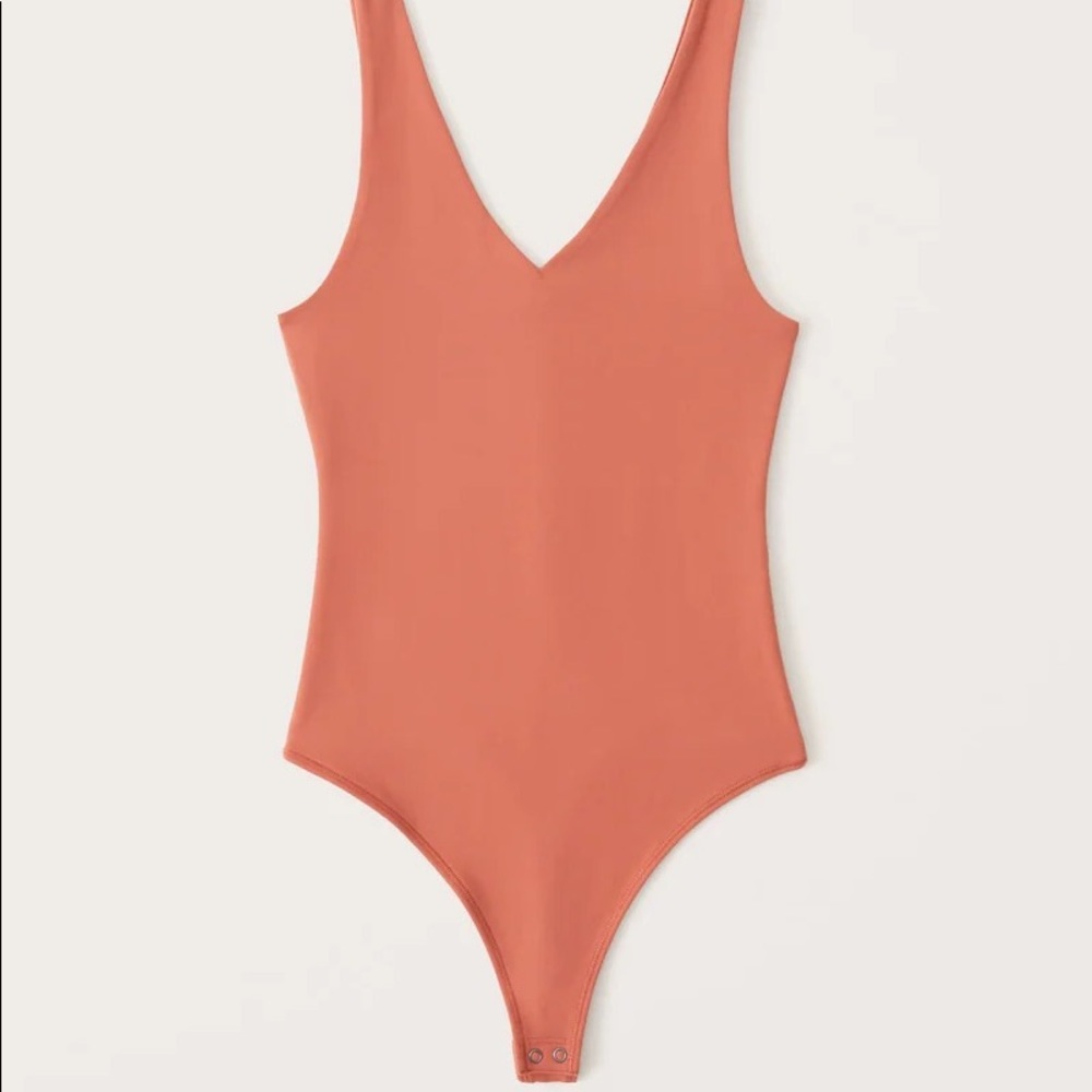 Used CORAL Double-Layered Seamless Fabric V-Neck Bodysuit